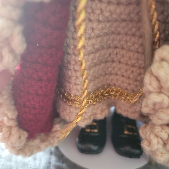 Santa Claus, knitted clothes,,no hat, beautiful detail in clothes. - Picture 4 of 7